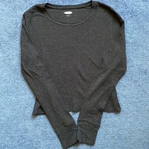 Old navy dark grey long sleeve thermal (cropped)